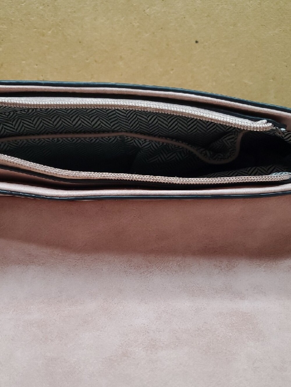 Jen & Co Blush Pink Crossbody Bag with Tassel NWT - Picture 10 of 10
